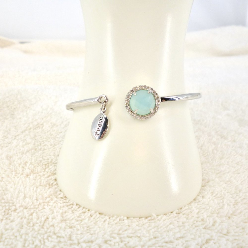 Carolee Bracelet Green Gemstone "Peace" Silver Plate Hinged 2.5" NWT Orig $75 - Picture 6 of 6